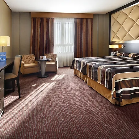 إتش سي سي سانت موريتز فندق 4*